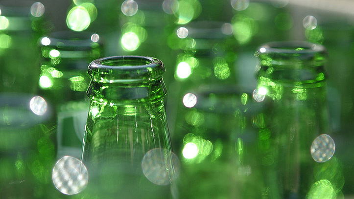 Фото бутылок из зеленого стекла